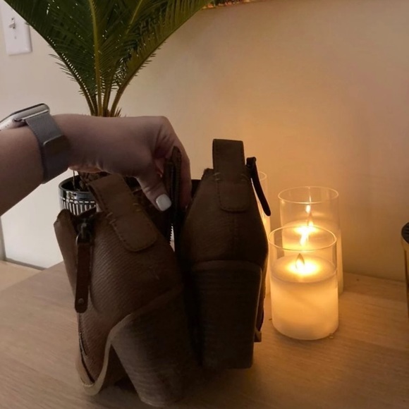 Dolce Vita Jameson Bootie - Picture 2 of 4